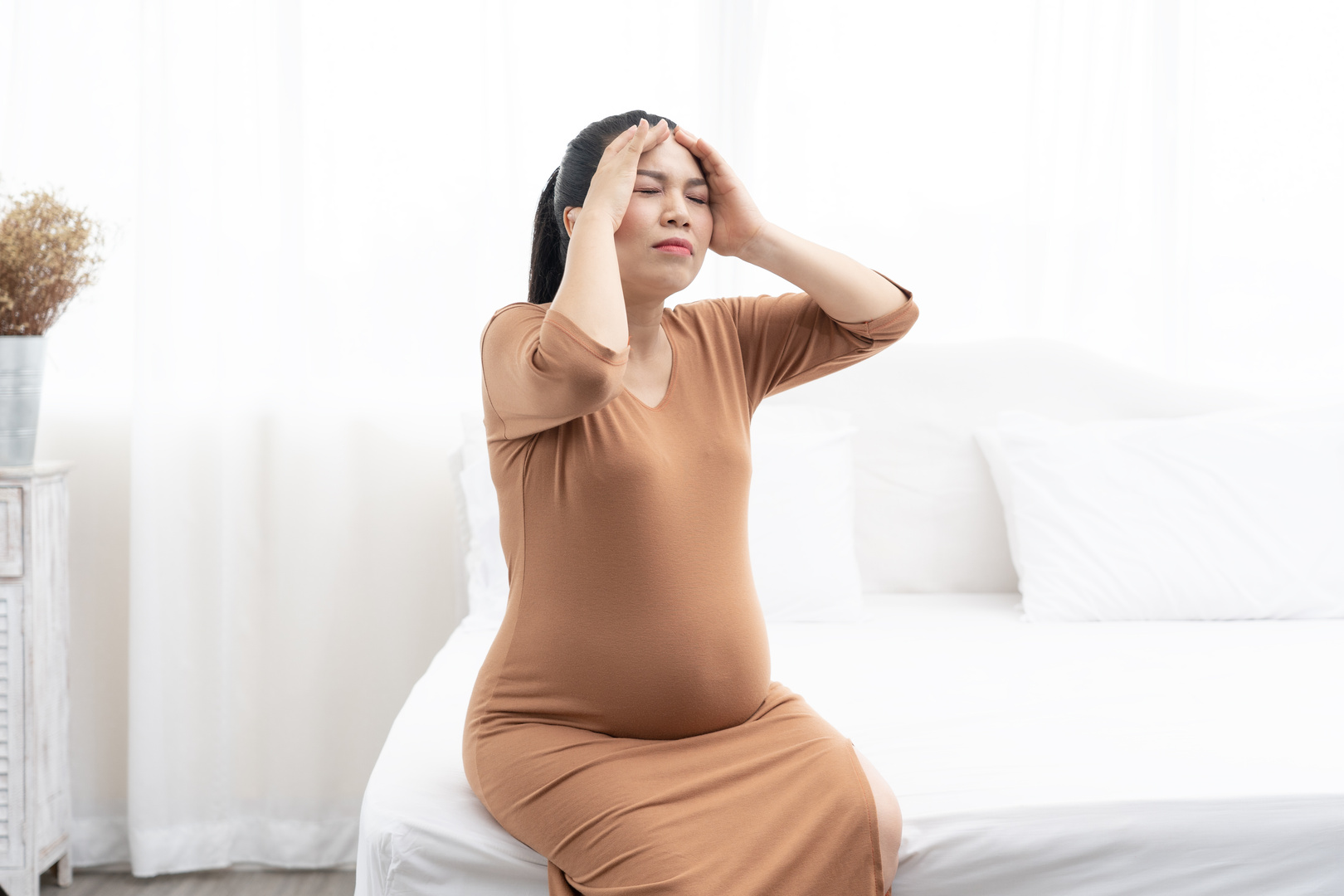 Pregnant women feel headaches and fever.